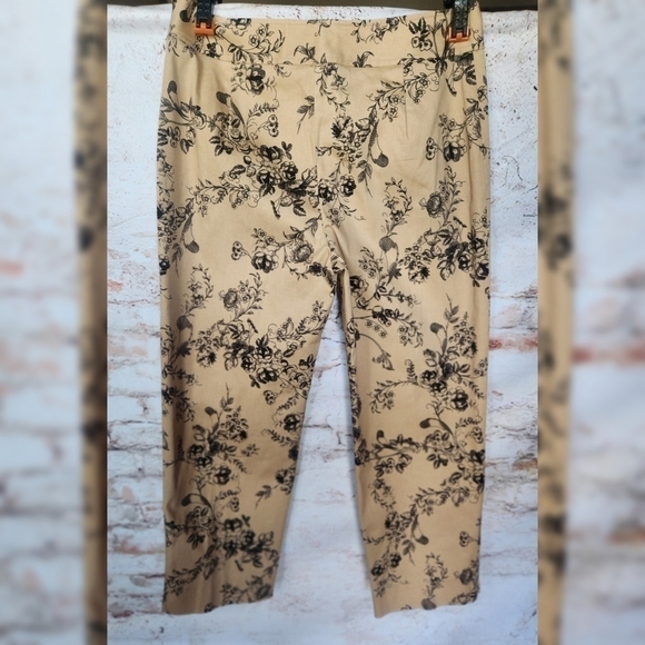 Rafaella Black and Tan Floral Capris - Picture 2 of 5